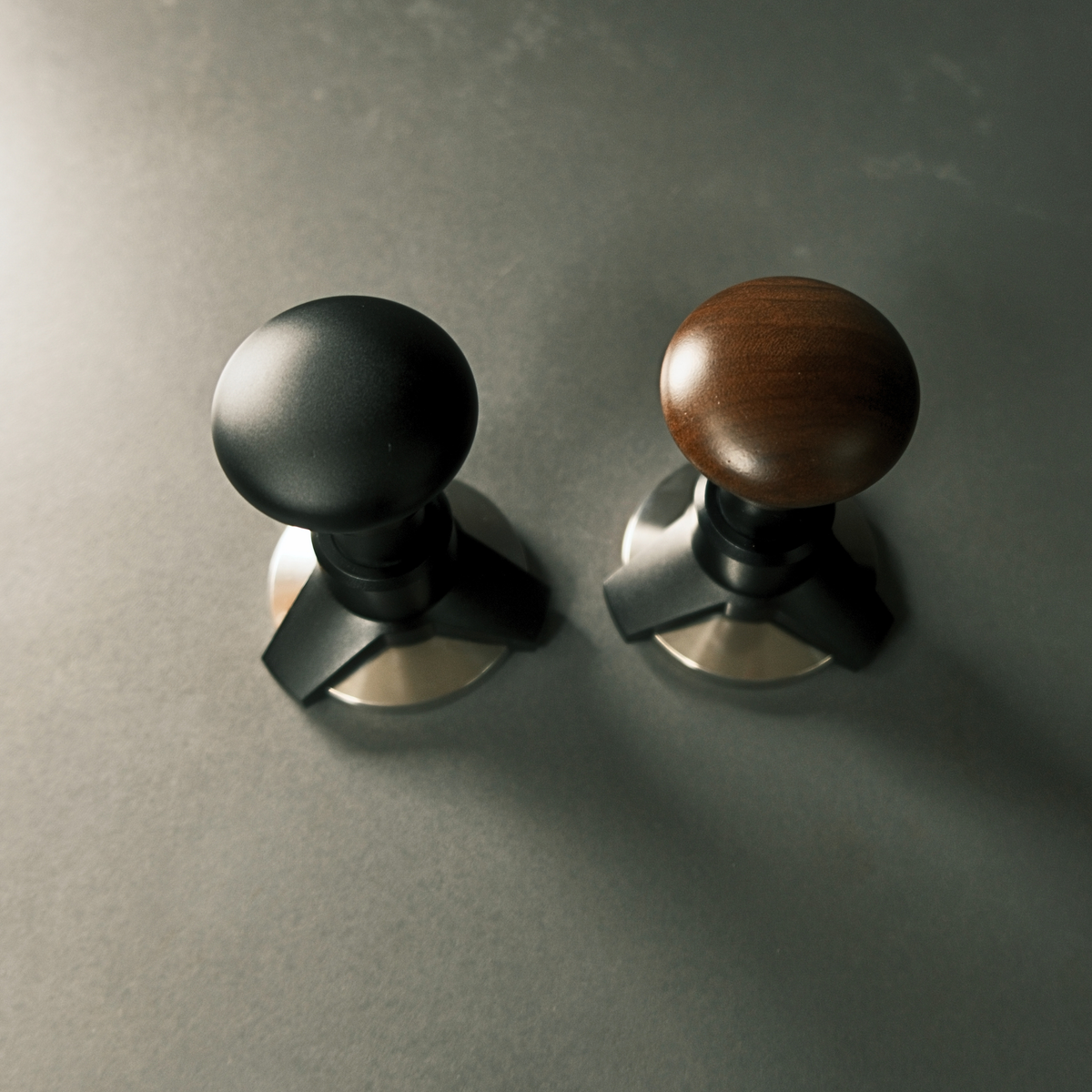 Triple-Spring Calibrated Self-Levelling Tamper - Walnut & Black