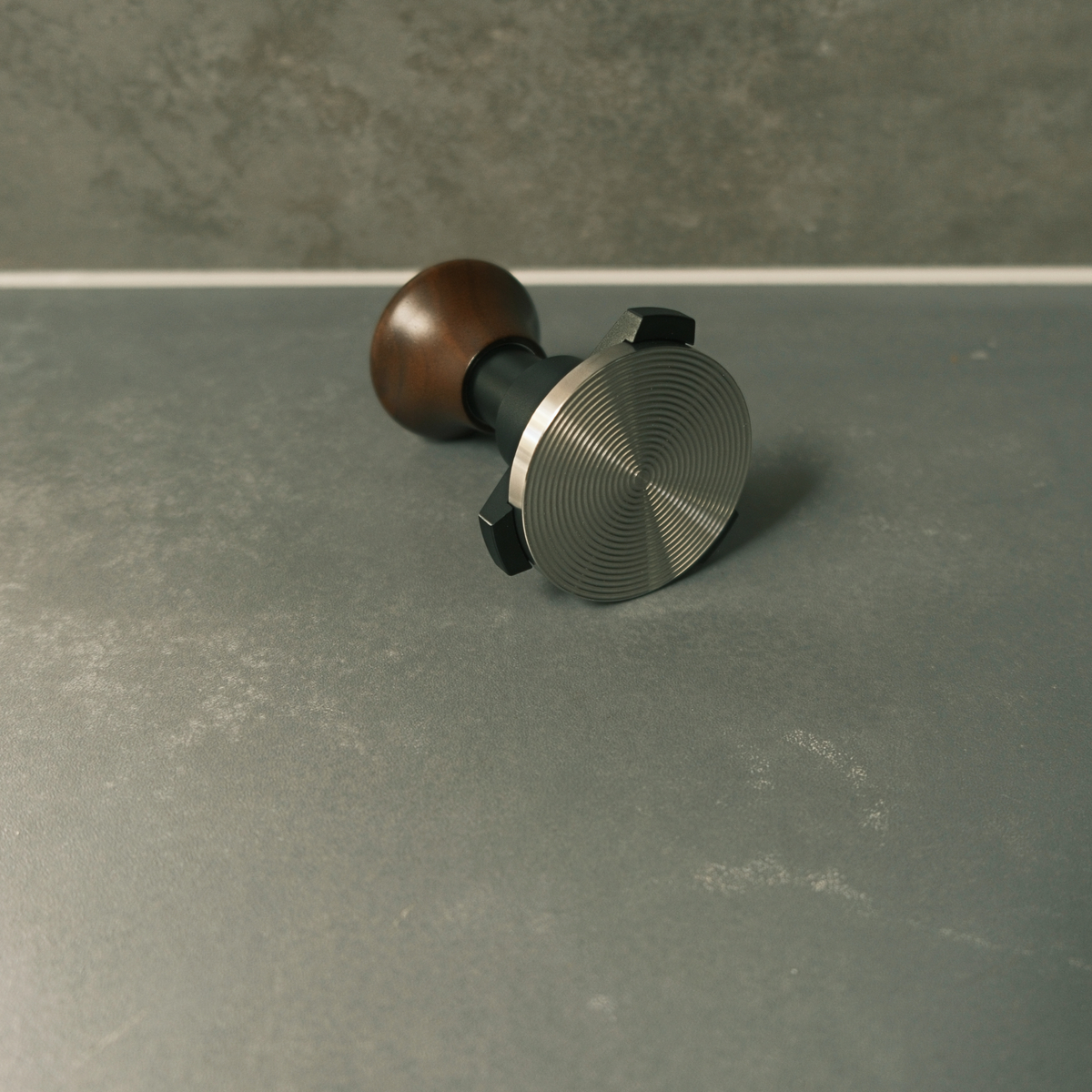 Triple-Spring Calibrated Self-Levelling Tamper - Walnut & Black