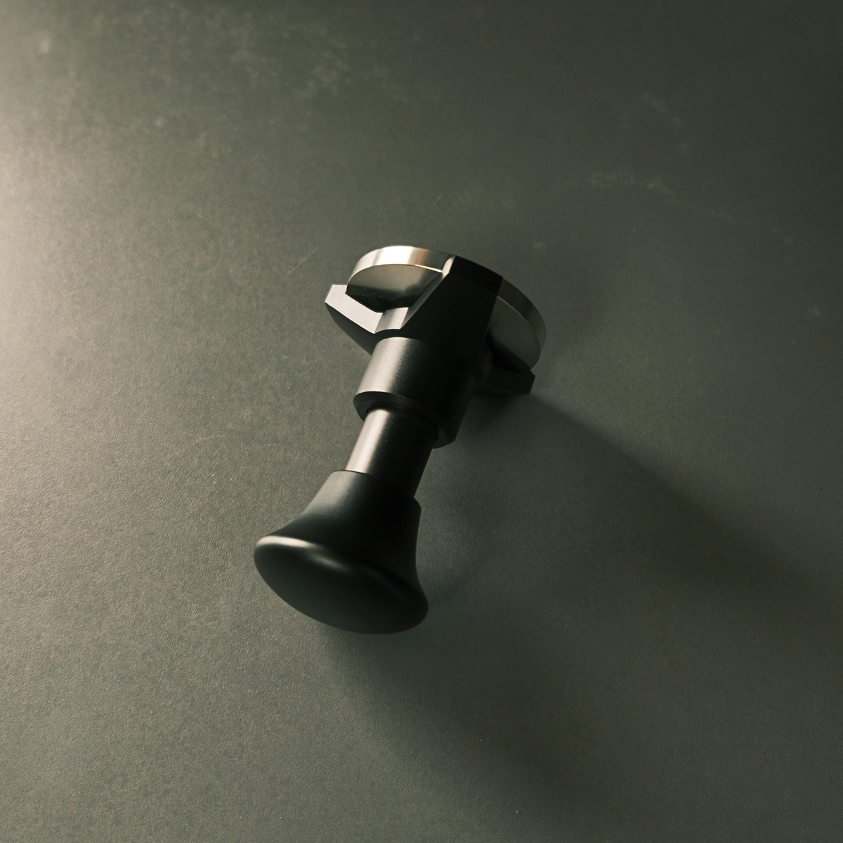 Triple-Spring Calibrated Self-Levelling Tamper - Walnut & Black