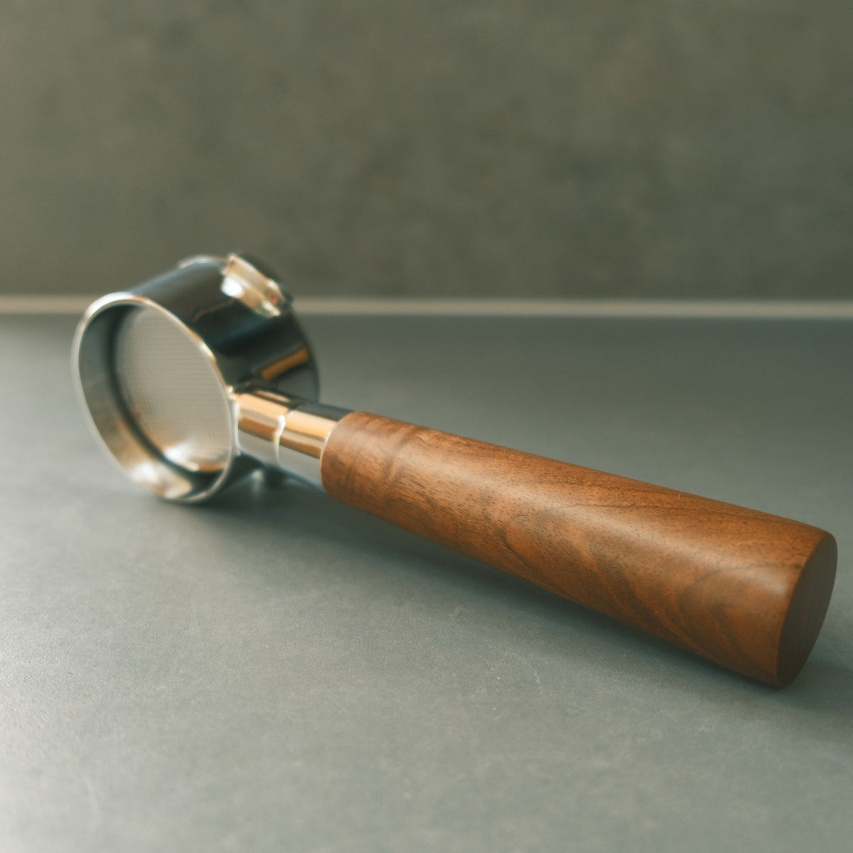 De'Longhi Dedica 51mm Bottomless Portafilter - Walnut Timber Handle