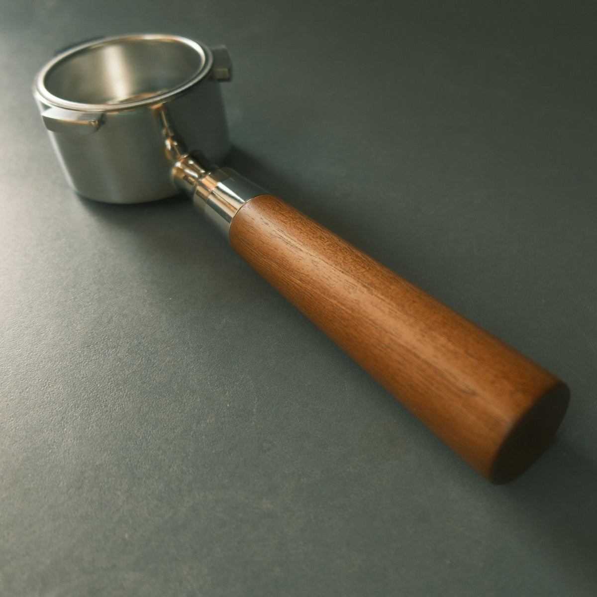 De'Longhi Dedica 51mm Bottomless Portafilter - Walnut Timber Handle