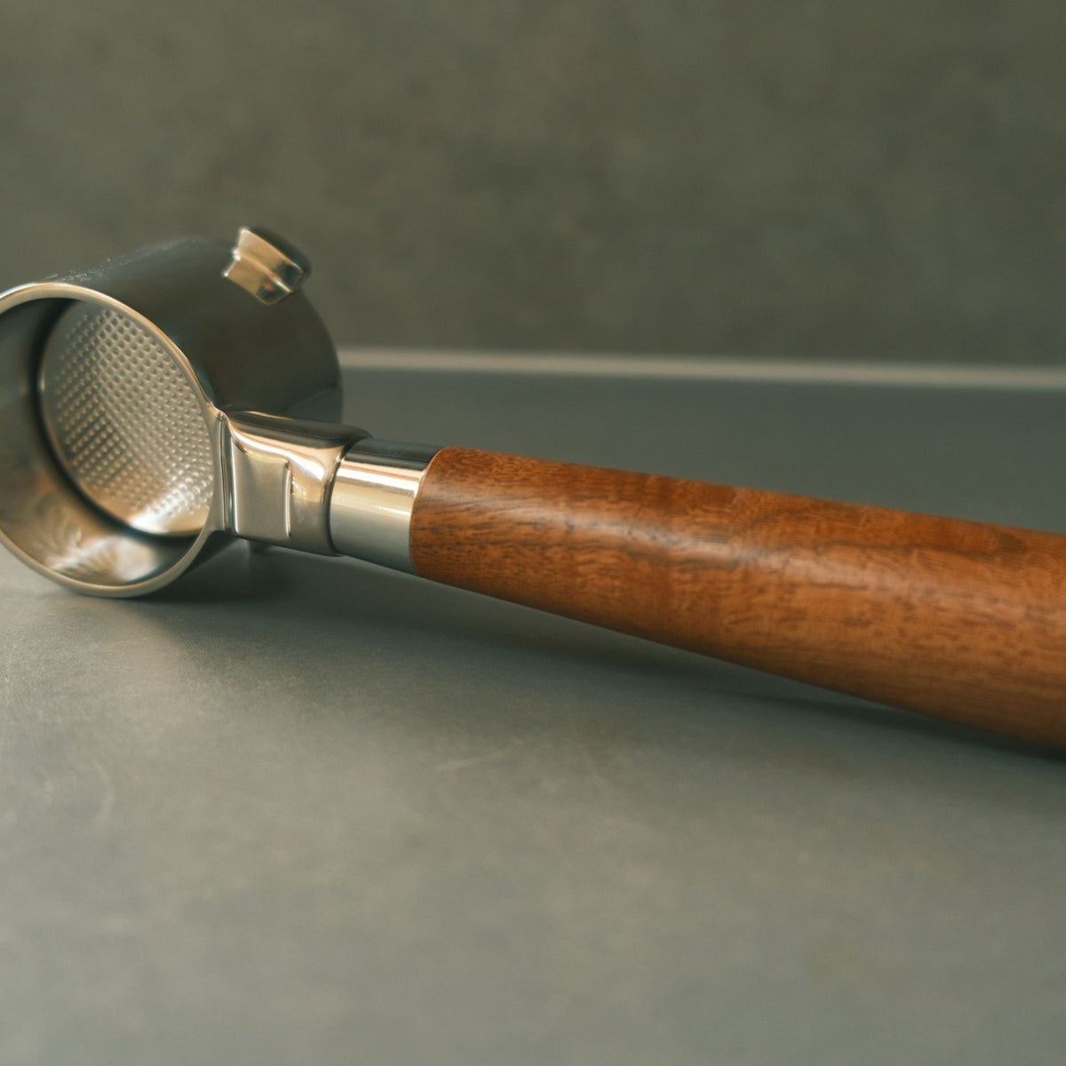 De'Longhi La Specialista 51mm Bottomless Portafilter - Walnut Timber Handle